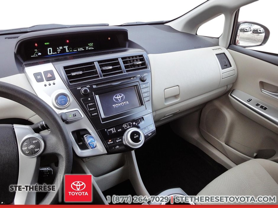 Toyota Prius v HYBRID 2013-10