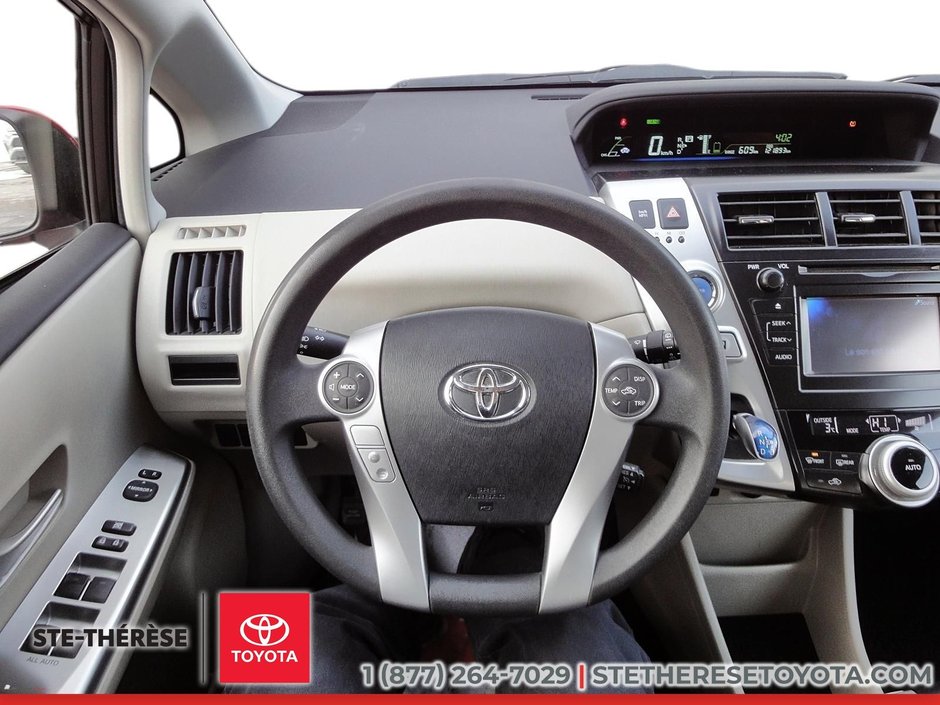 Toyota Prius v HYBRID 2013-12