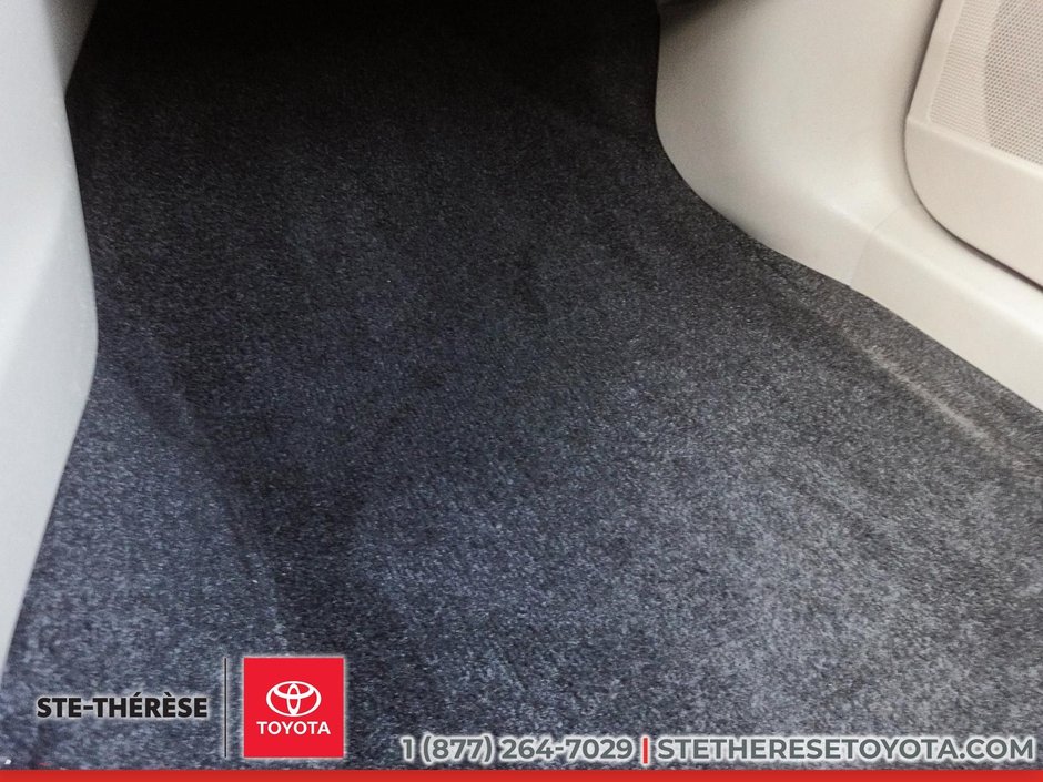 Toyota Prius v HYBRID 2013-11