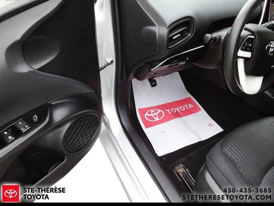 2018 Toyota Prius Base-12