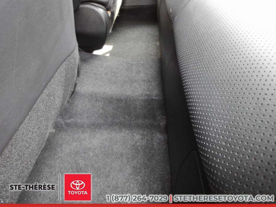 Toyota Prius XLE AWD-e 2024-9