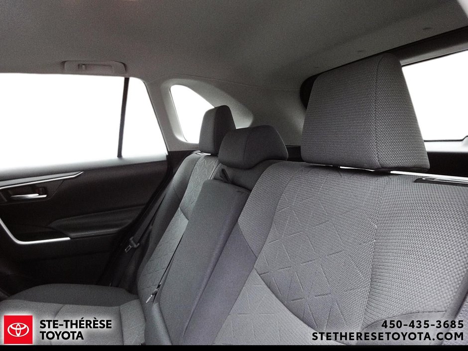 Toyota RAV4 Hybrid XLE 2020-13