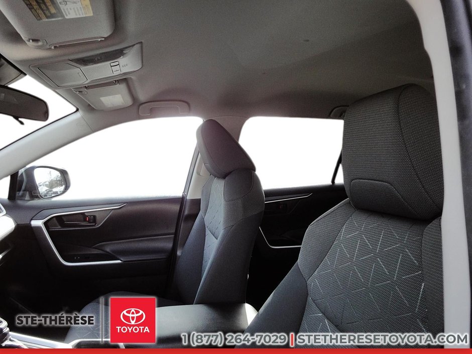 2021 Toyota RAV4 LE AWD-11