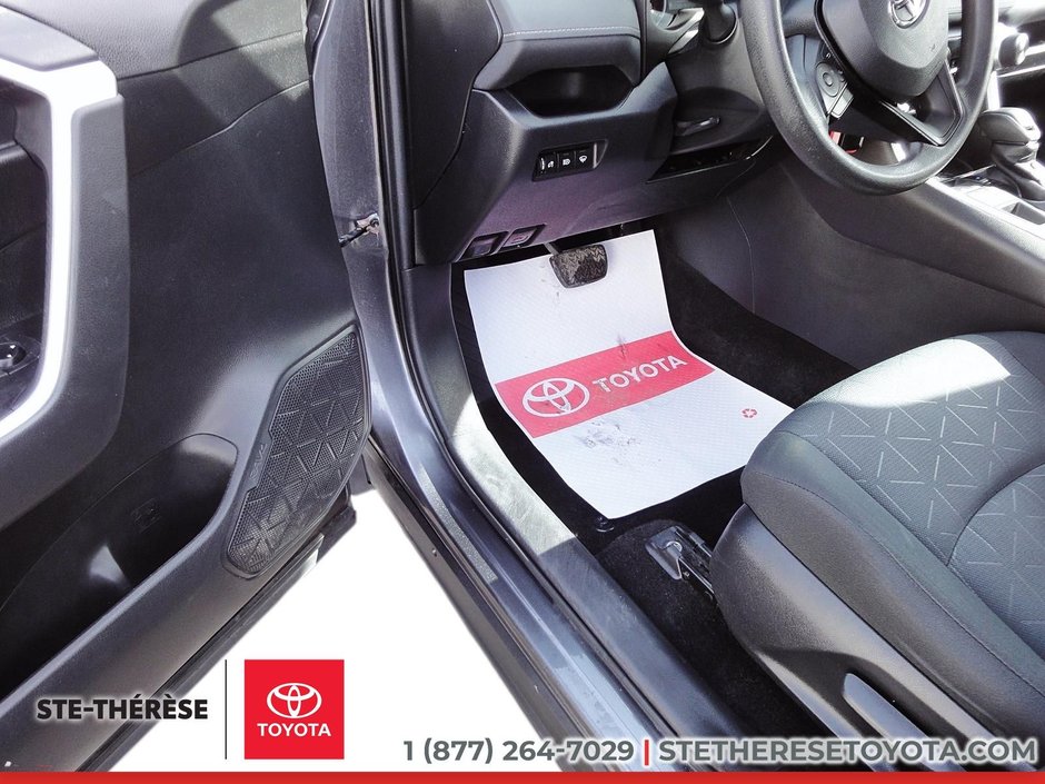 2021 Toyota RAV4 LE AWD-10