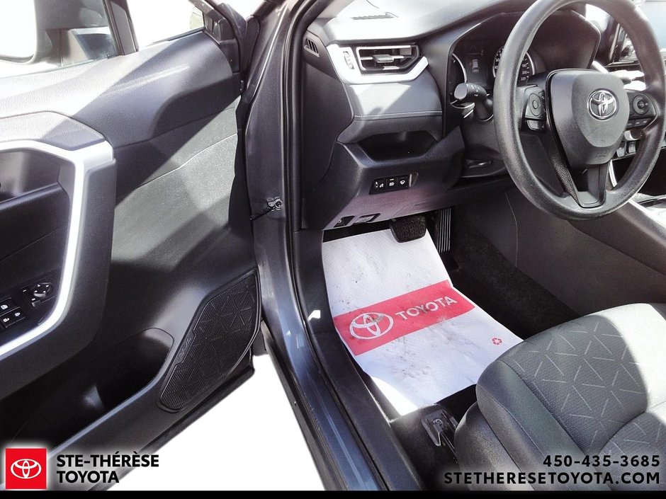 2021 Toyota RAV4 Hybrid LE AWD-12