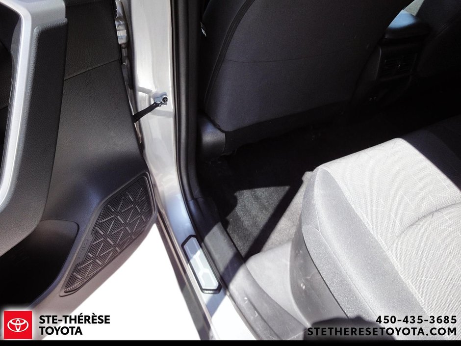 Toyota RAV4 XLE AWD HYBRID 2021-7