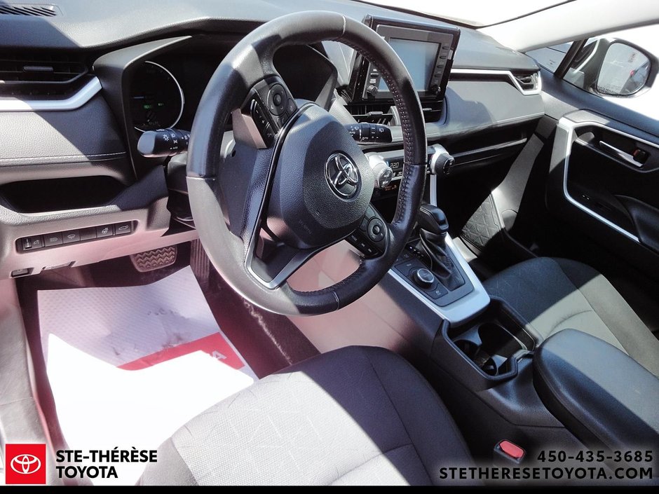 Toyota RAV4 XLE AWD HYBRID 2021-12