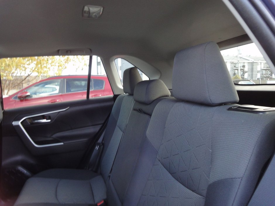 Toyota RAV4 XLE Hybride 2021-9