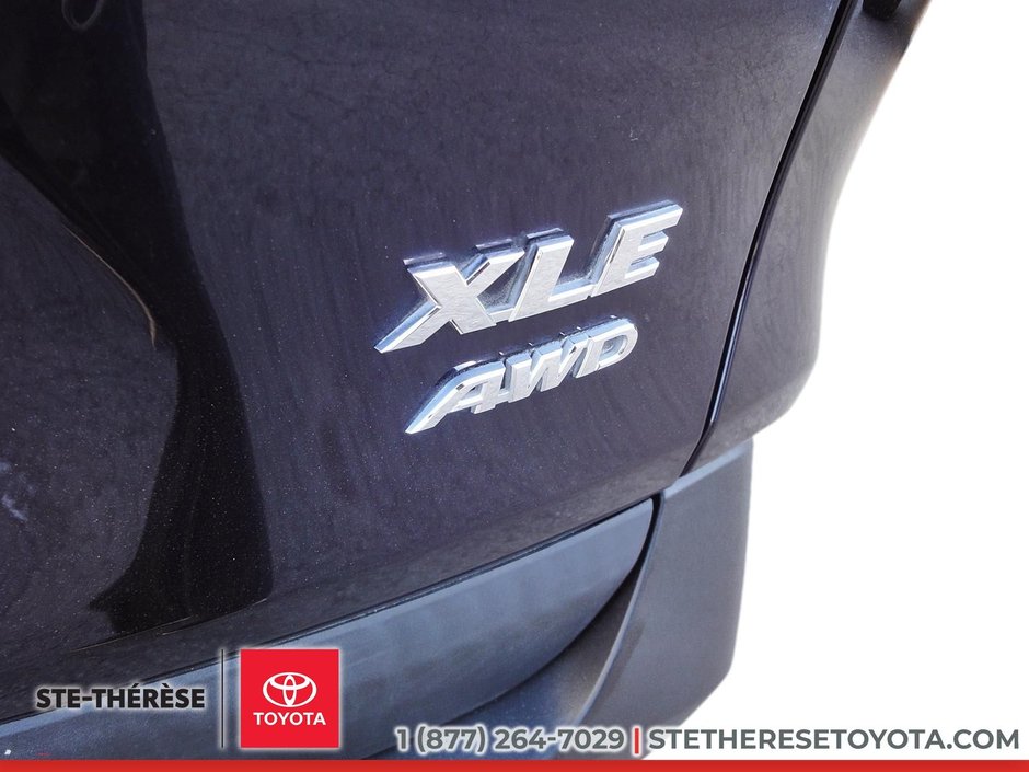 2022 Toyota RAV4 XLE Premium-10