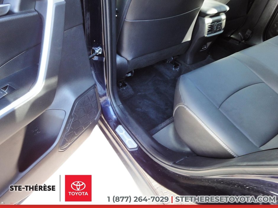 2022 Toyota RAV4 XLE Premium-14