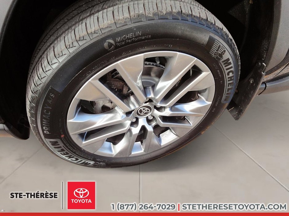 2022 Toyota RAV4 XLE Premium-2