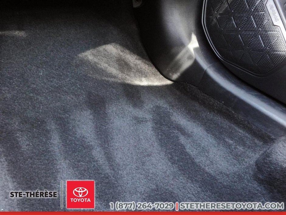 2022 Toyota RAV4 XLE Premium-20