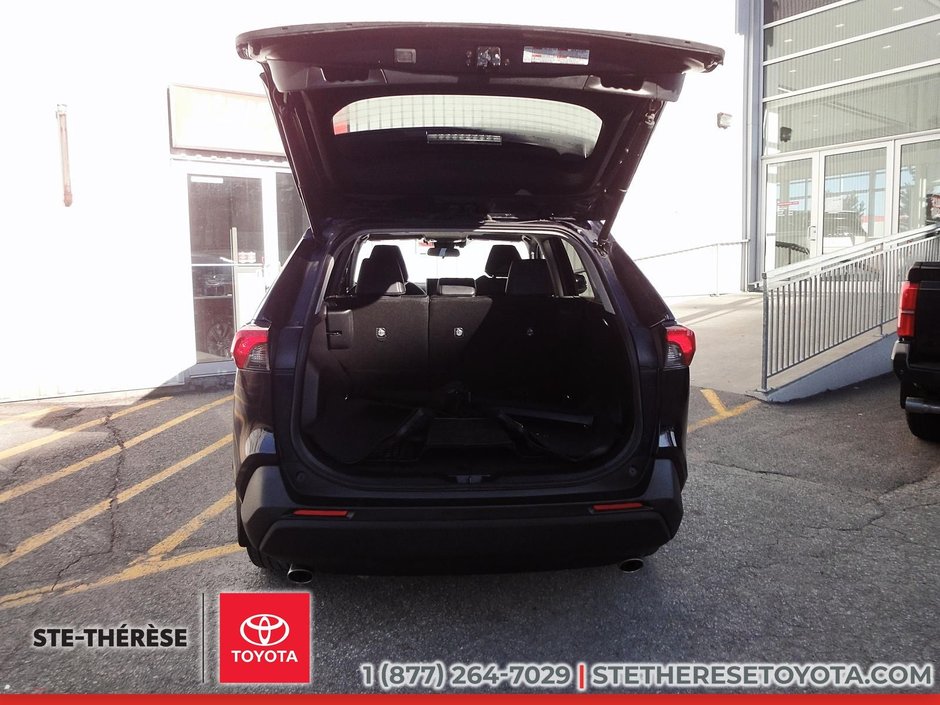 2022 Toyota RAV4 XLE Premium-13