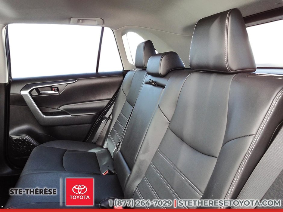 2022 Toyota RAV4 XLE Premium-16