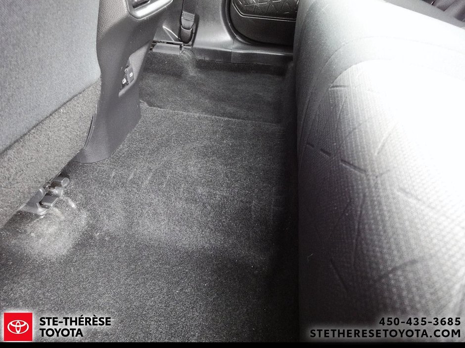 2022 Toyota RAV4 LE AWD-9