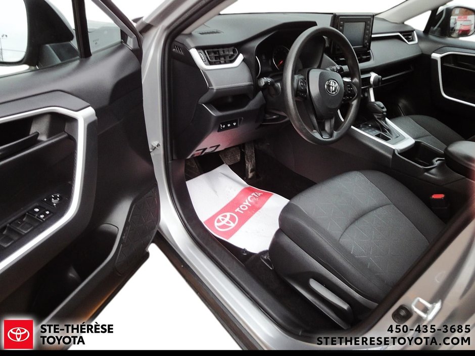 2022 Toyota RAV4 LE AWD-10