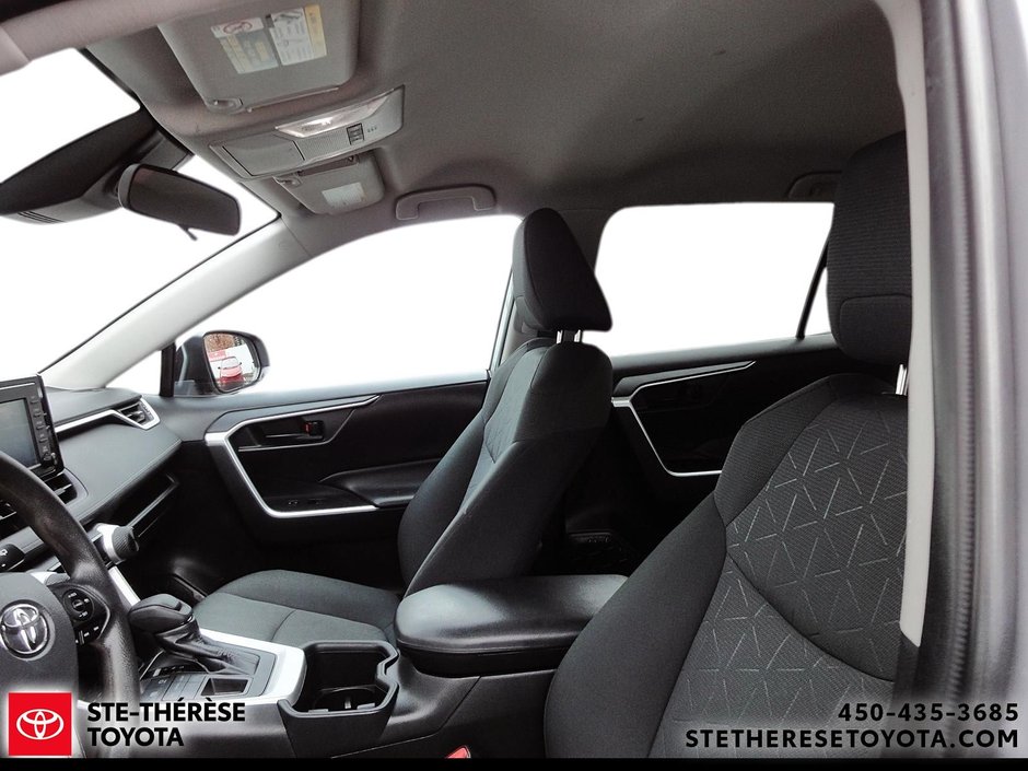 2022 Toyota RAV4 LE AWD-11