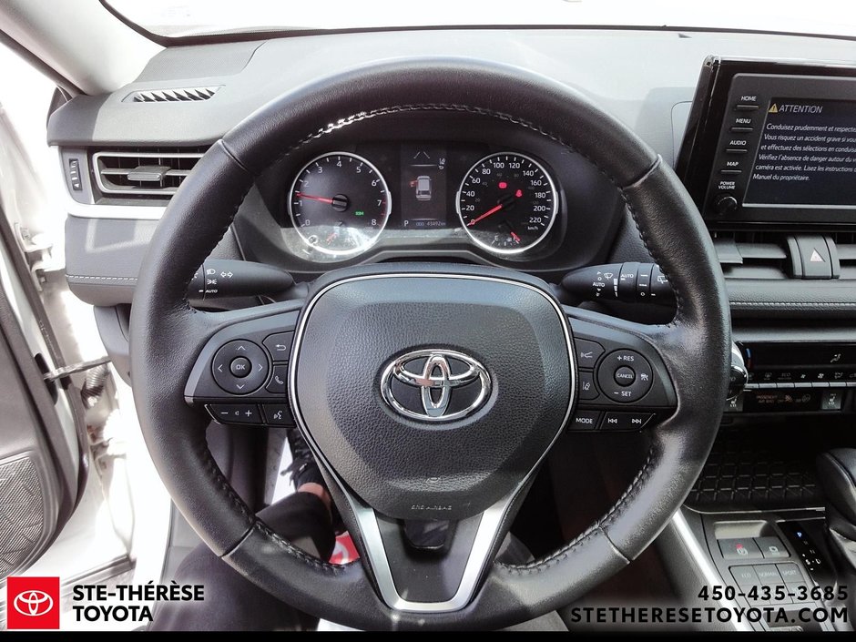 2022 Toyota RAV4 XLE AWD-14