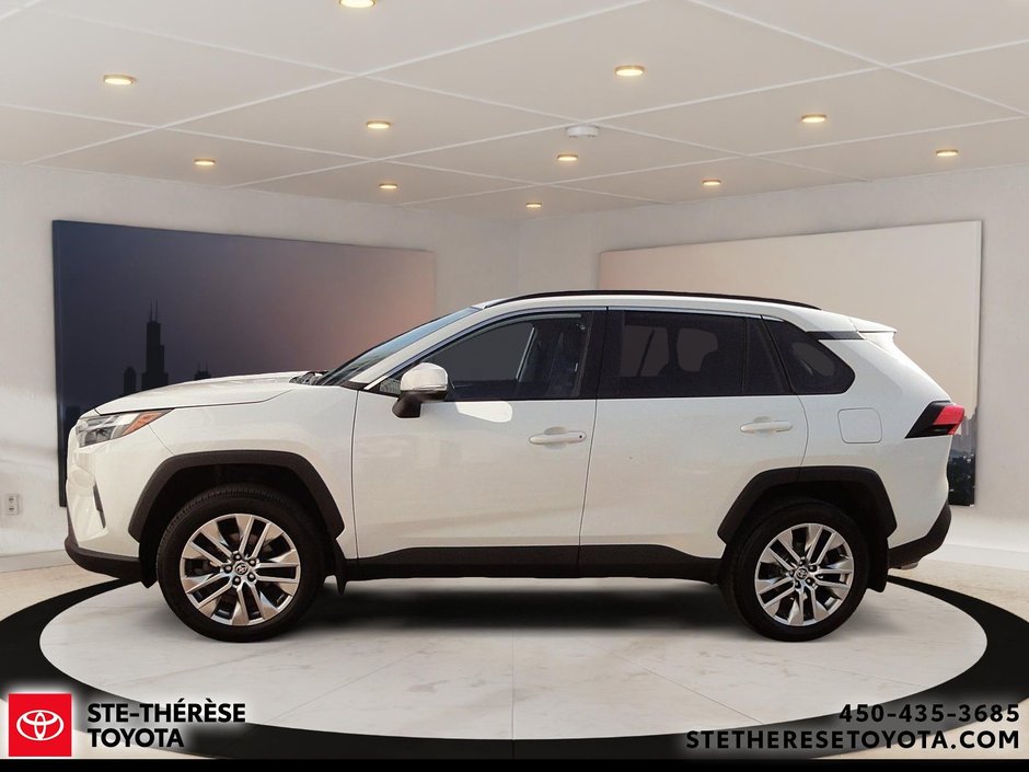 2022 Toyota RAV4 XLE Premium-0