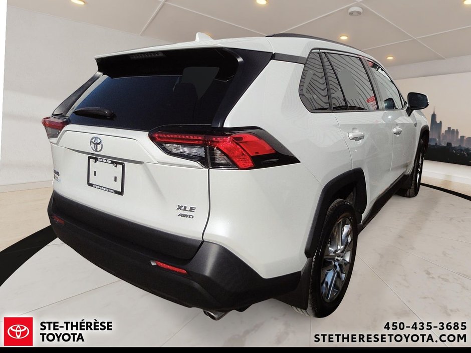 2022 Toyota RAV4 XLE Premium-3