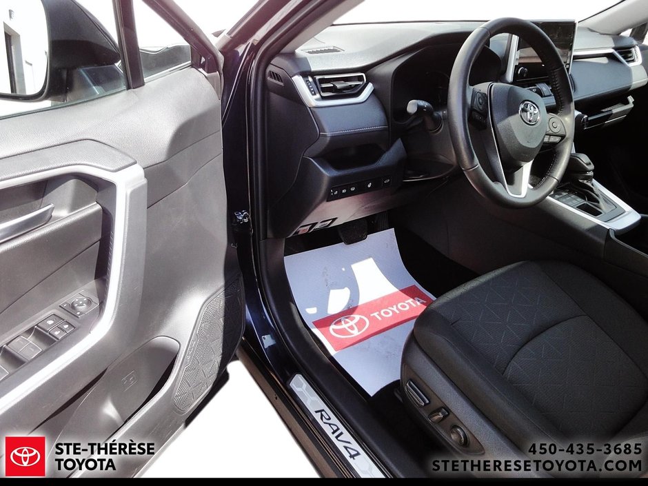 2023 Toyota RAV4 XLE Awd-11