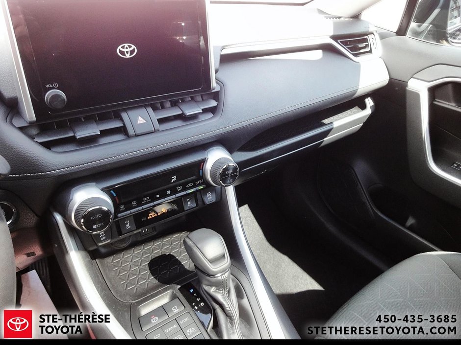 2023 Toyota RAV4 XLE Awd-14