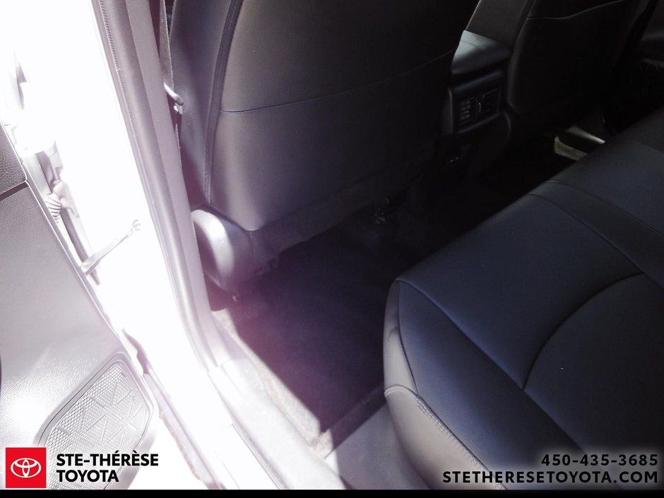 Toyota RAV4 XLE Premium 2023-7