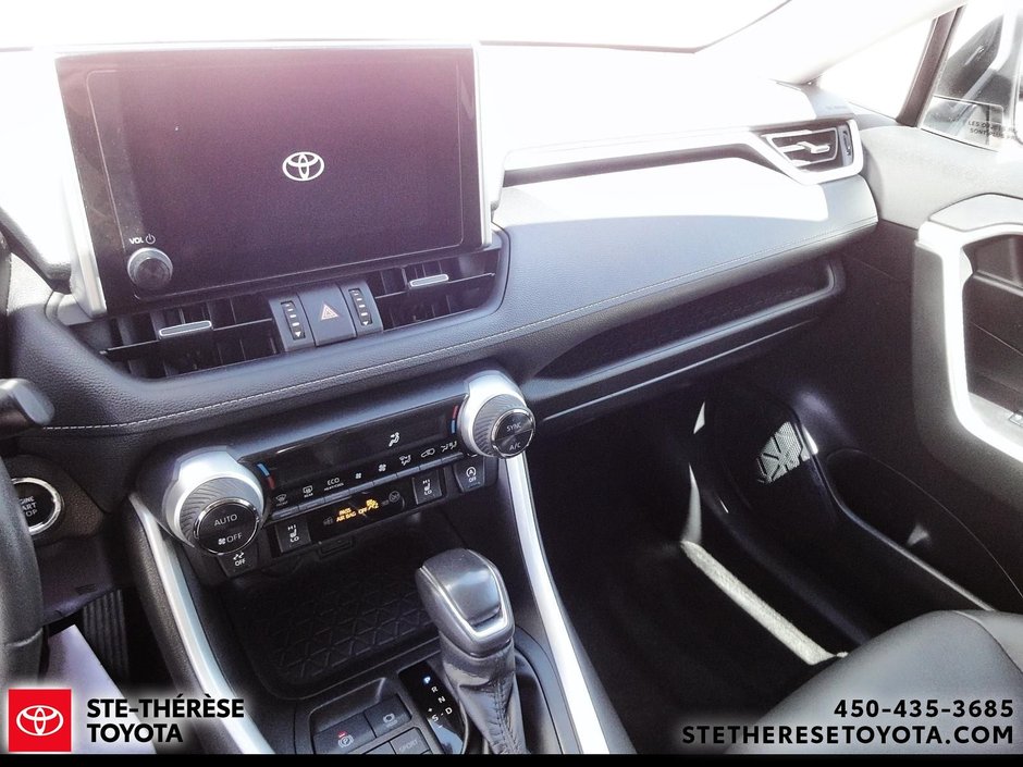 Toyota RAV4 XLE Premium 2023-13