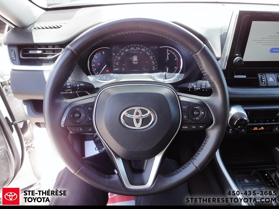 Toyota RAV4 XLE Premium 2023-15