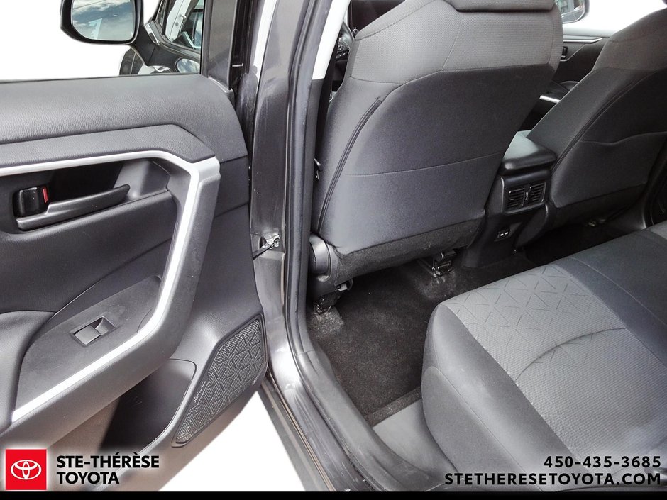 Toyota RAV4 LE AWD 2023-7