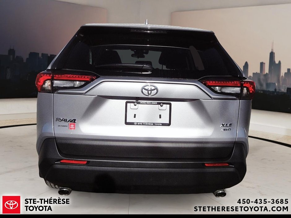 Toyota RAV4 XLE Premium 2024-7
