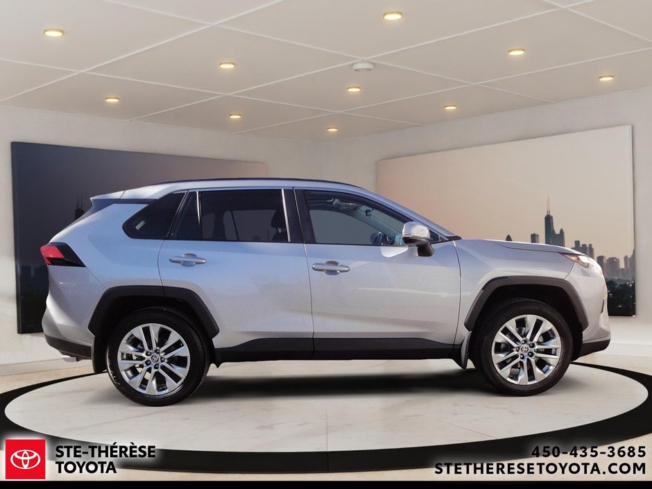 Toyota RAV4 XLE Premium 2024-5