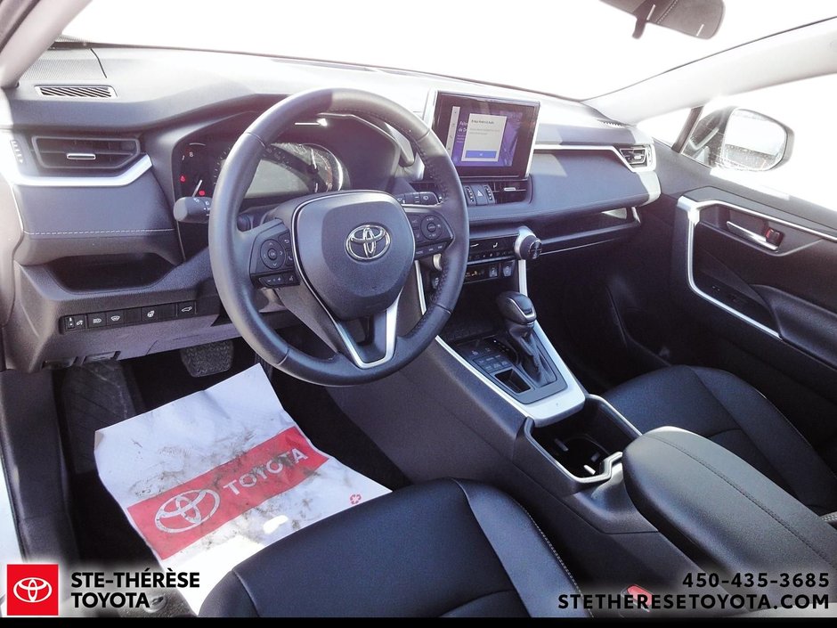 Toyota RAV4 XLE Premium 2024-15