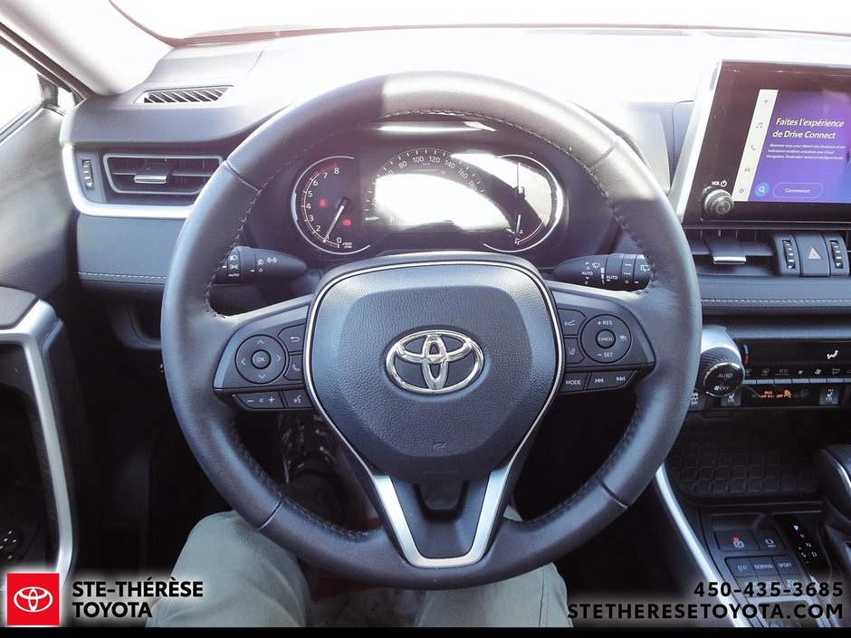 Toyota RAV4 XLE Premium 2024-18