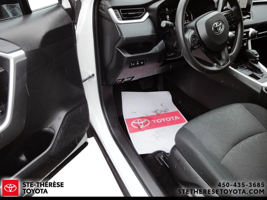 Toyota RAV4 LE 2024-12