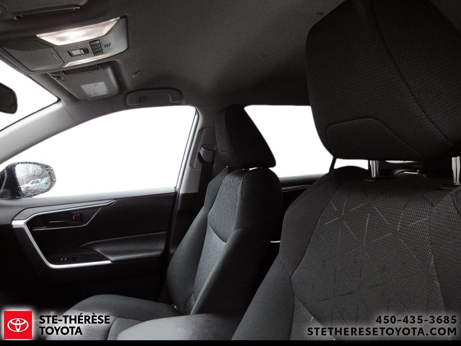 Toyota RAV4 LE 2024-13