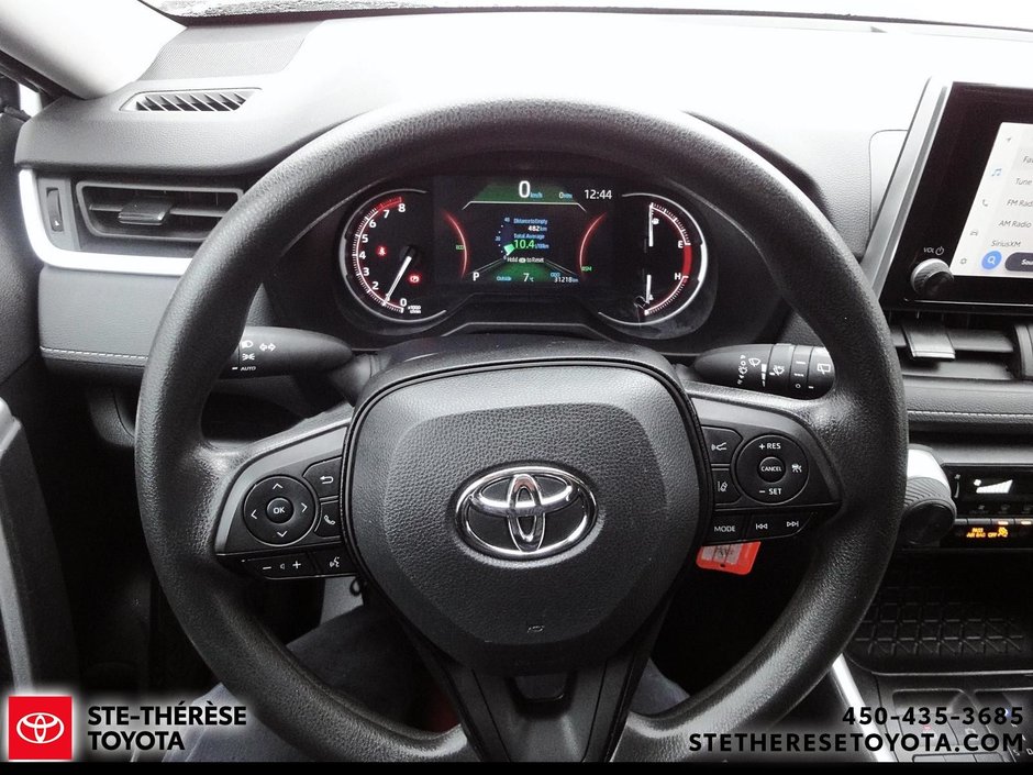 Toyota RAV4 LE 2024-17