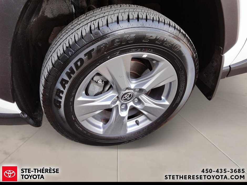Toyota RAV4 XLE AWD 2024-1