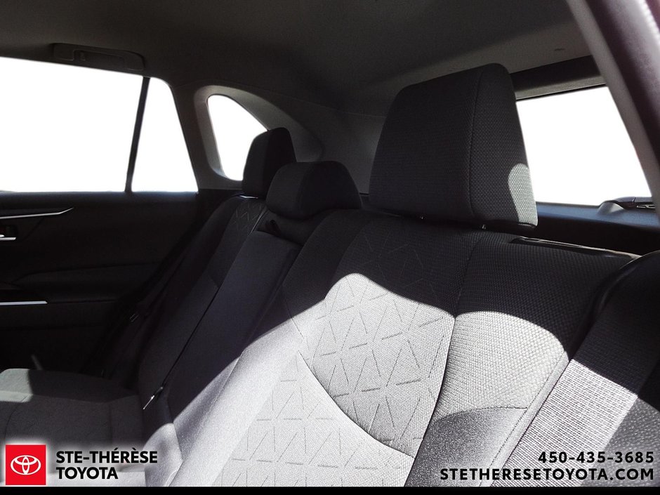 Toyota RAV4 XLE AWD 2024-9