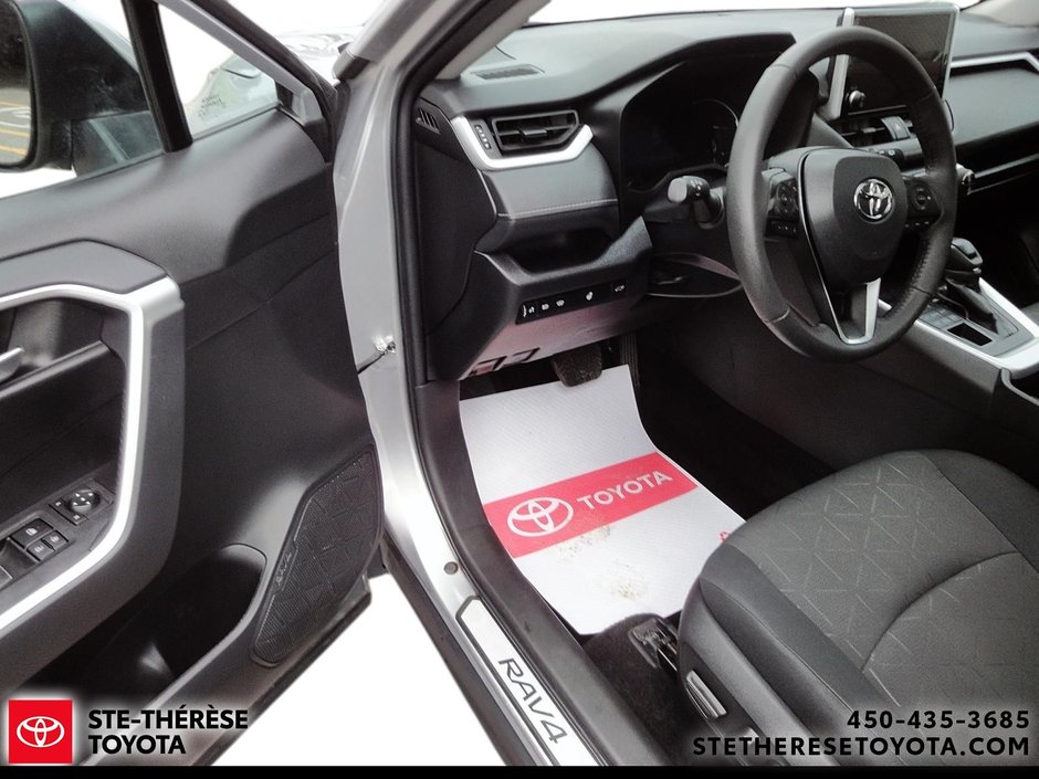 2024 Toyota RAV4 XLE AWD-10