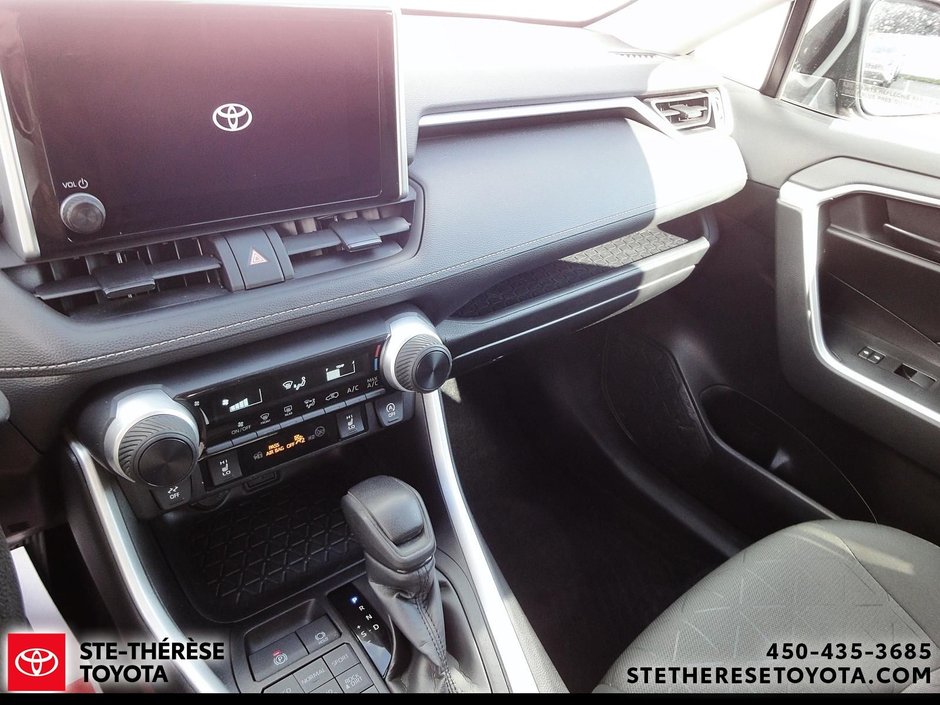 2024 Toyota RAV4 LE AWD-12