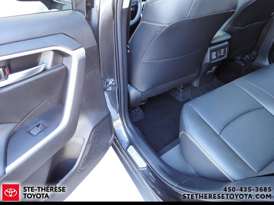 2024 Toyota RAV4 XLE AWD Premium-8