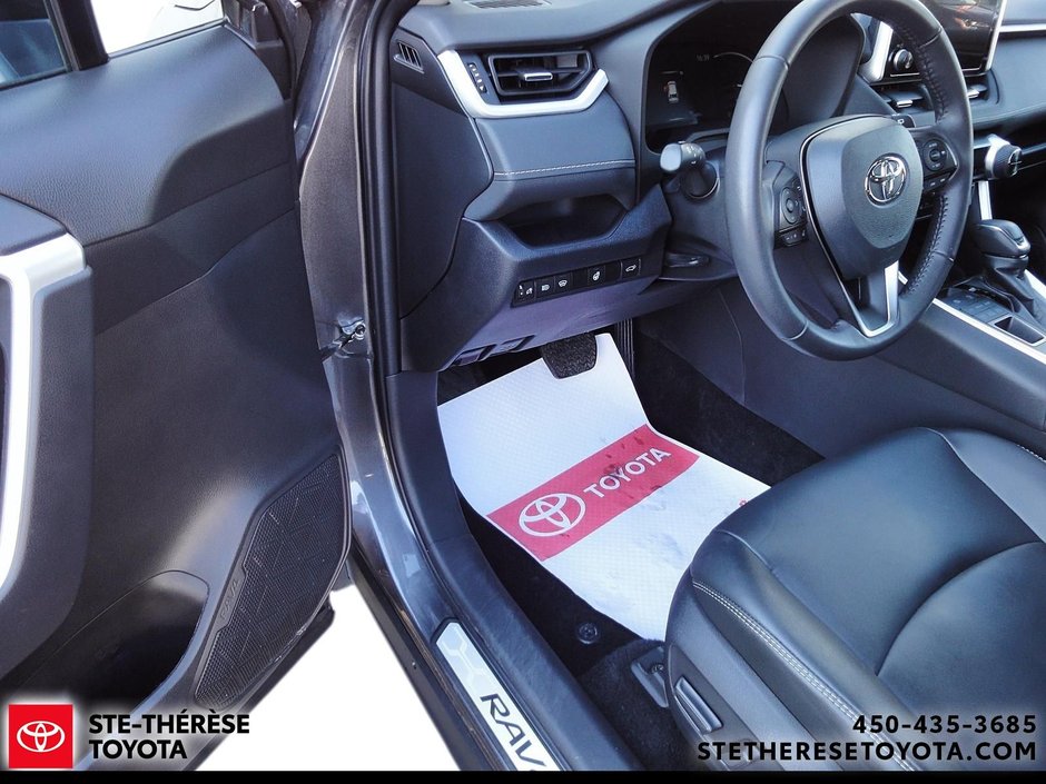 2024 Toyota RAV4 XLE AWD Premium-11