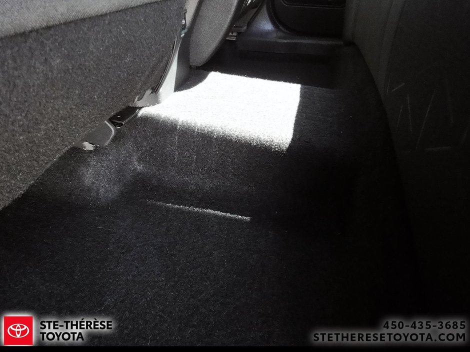 2025 Toyota RAV4 XLE-10