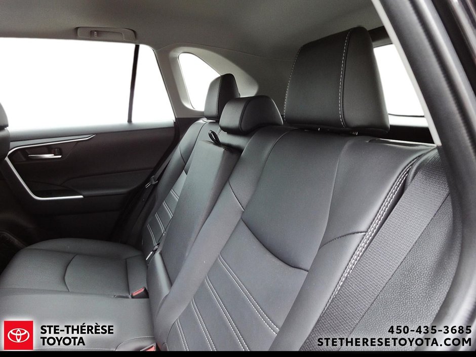 2025 Toyota RAV4 AWD XLE Premium-9