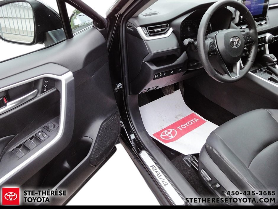 2025 Toyota RAV4 AWD XLE Premium-11