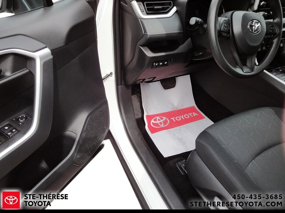 2025 Toyota RAV4 LE AWD-13