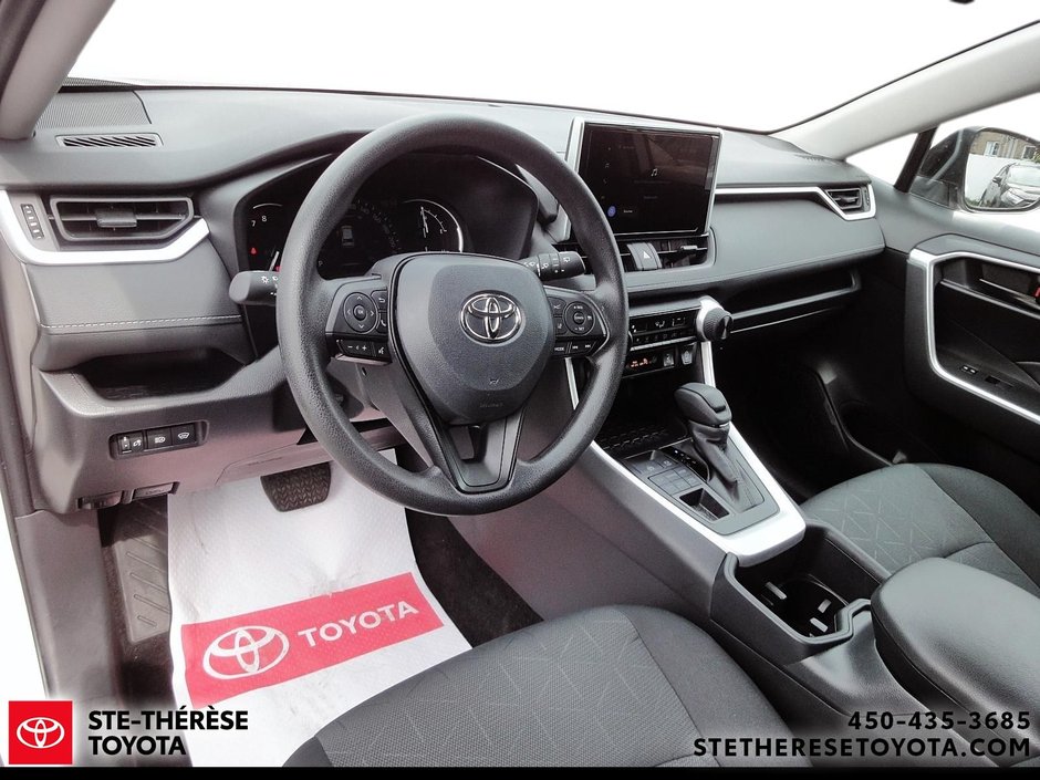 2025 Toyota RAV4 LE AWD-15