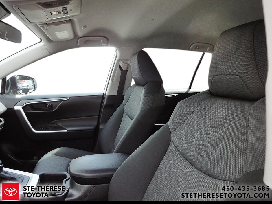 Toyota RAV4 LE AWD 2025-11