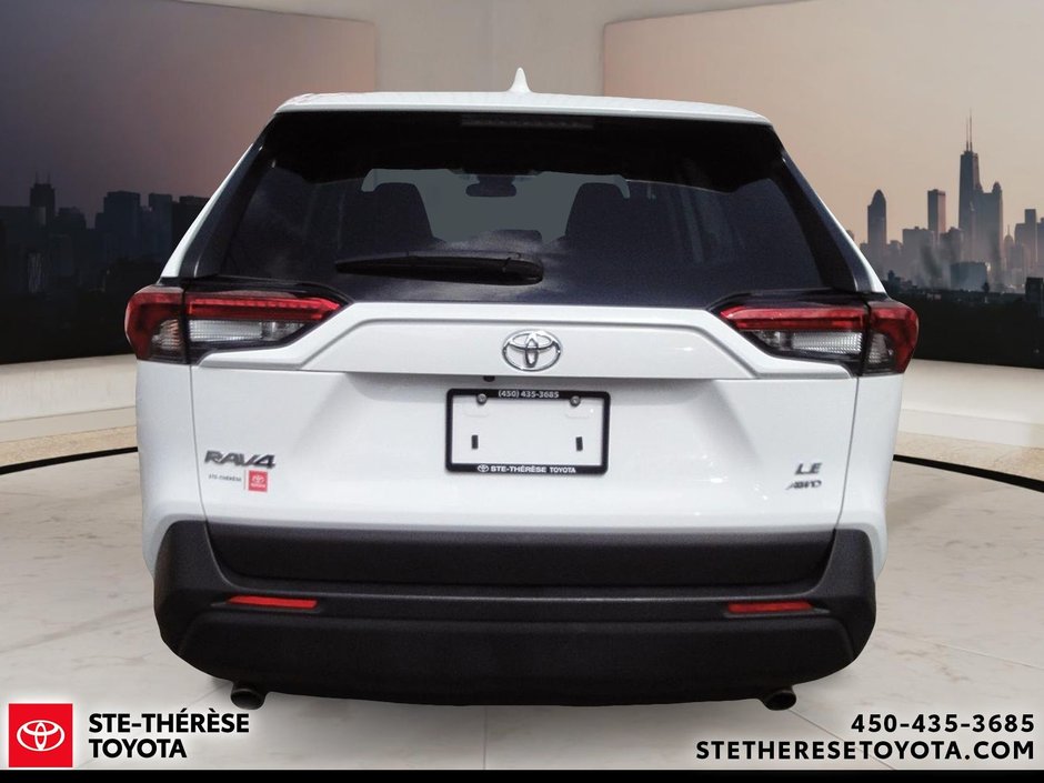Toyota RAV4 LE AWD 2025-4